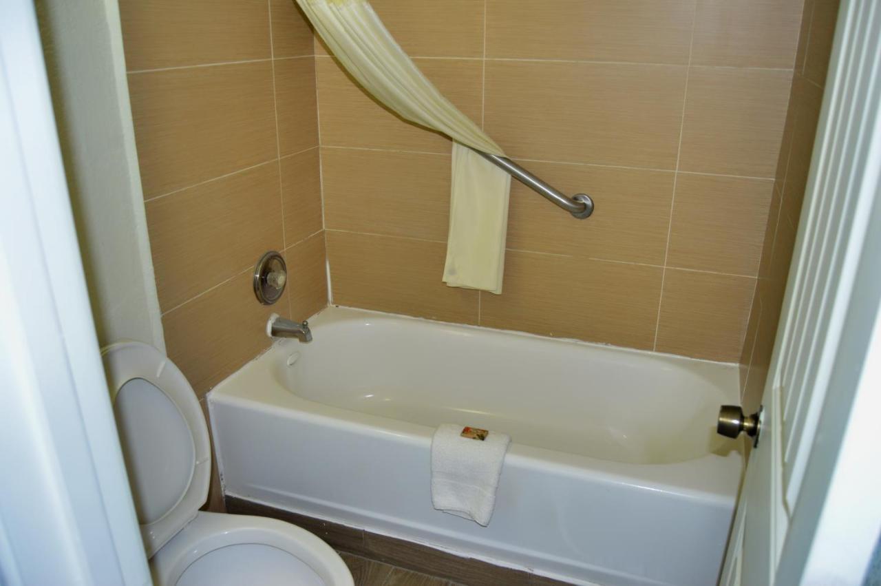 Days Inn By Wyndham Hardeeville Near Hilton Head Bagian luar foto