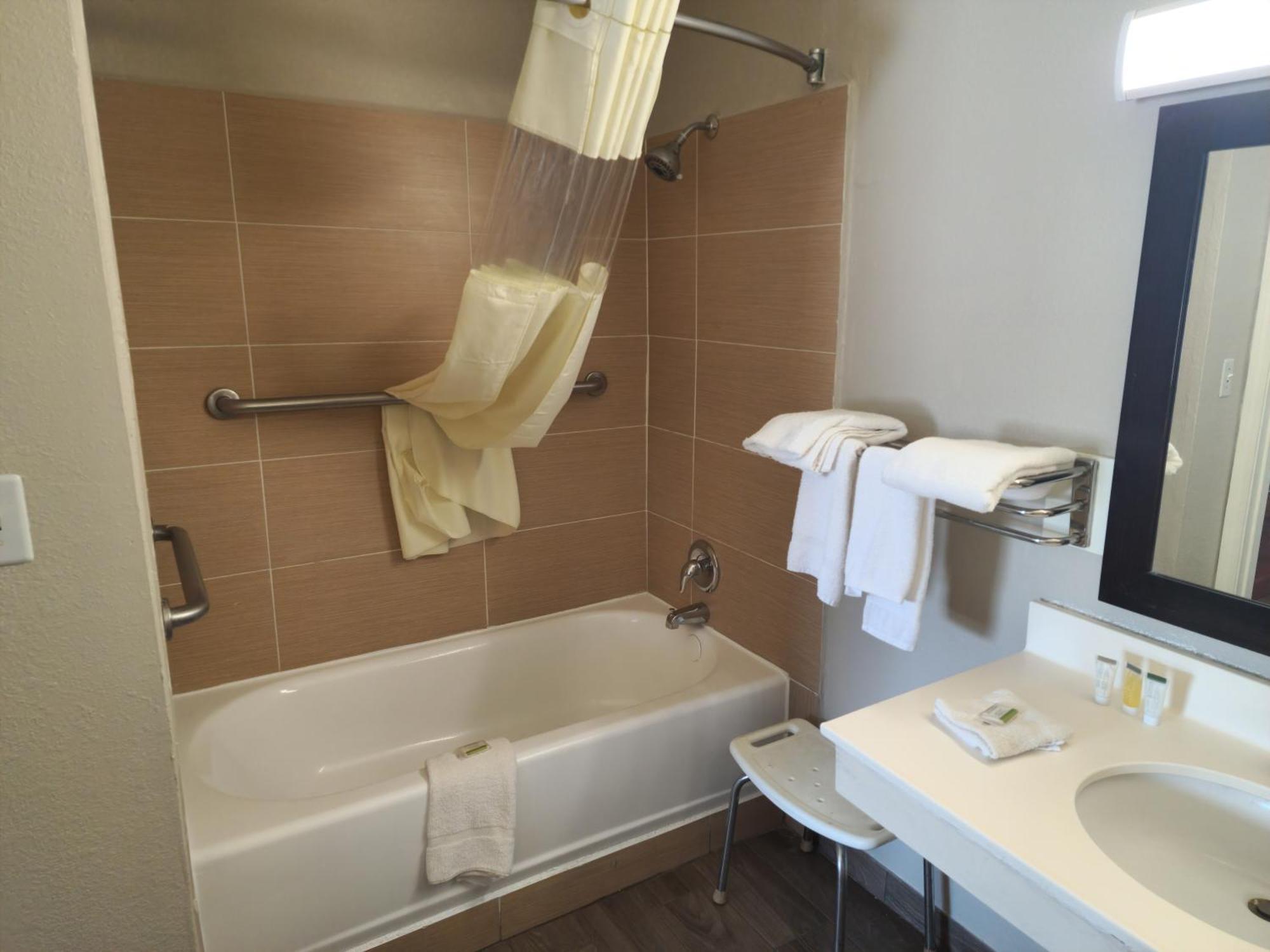 Days Inn By Wyndham Hardeeville Near Hilton Head Bagian luar foto