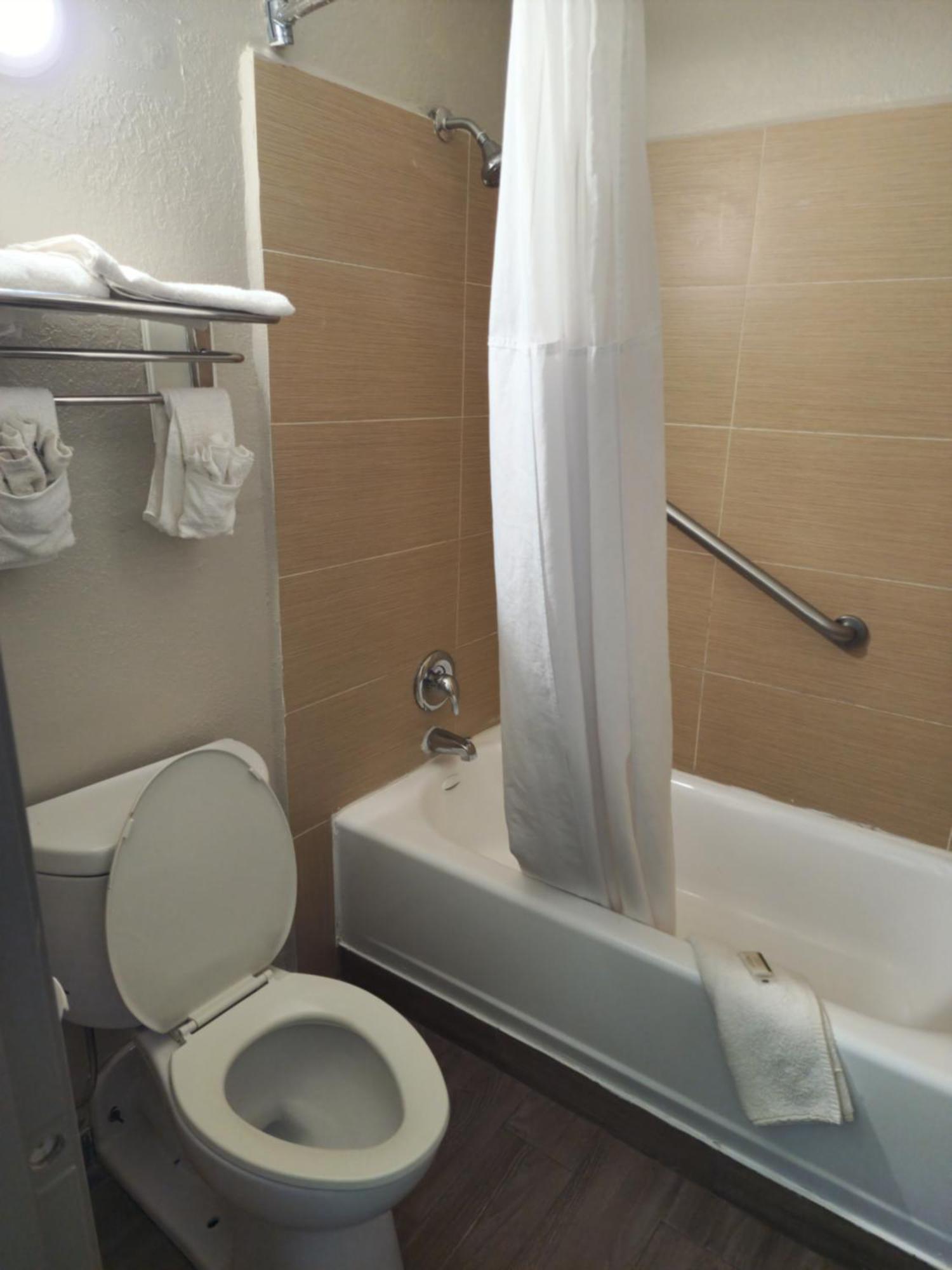 Days Inn By Wyndham Hardeeville Near Hilton Head Bagian luar foto