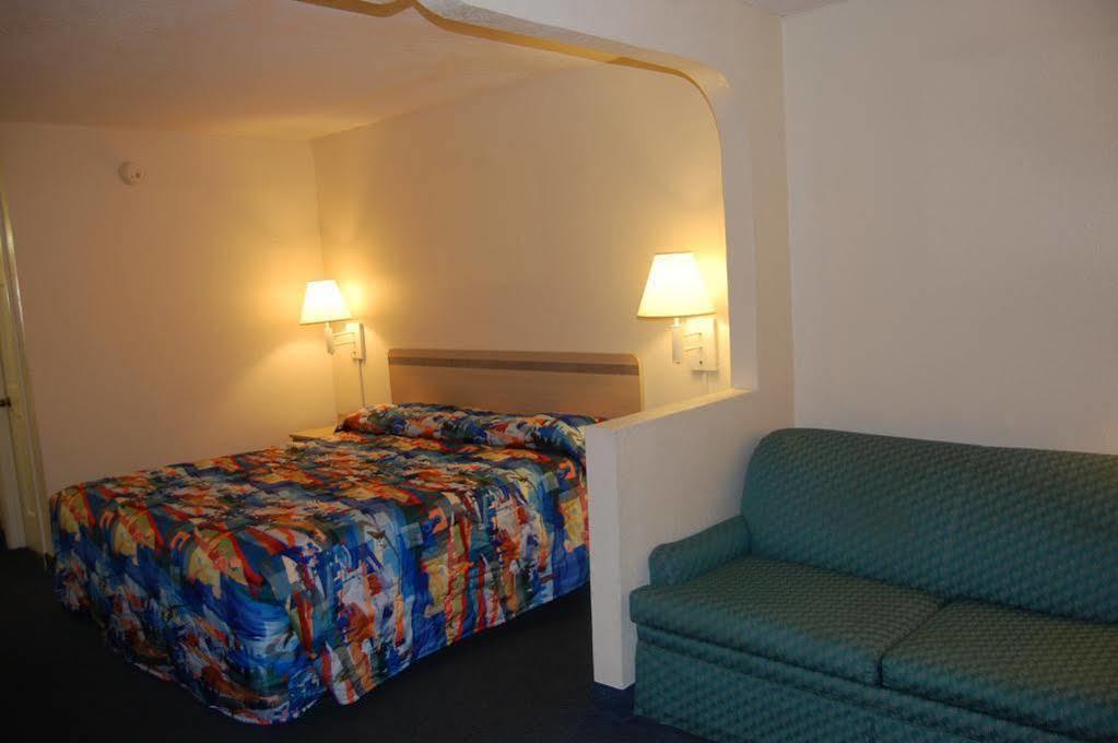 Days Inn By Wyndham Hardeeville Near Hilton Head Bagian luar foto
